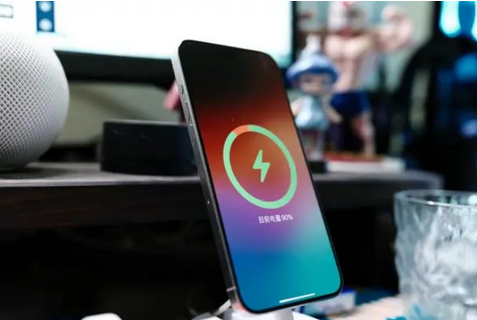 淳安苹果15换屏服务分享用什么充电器给iPhone15充电更好 